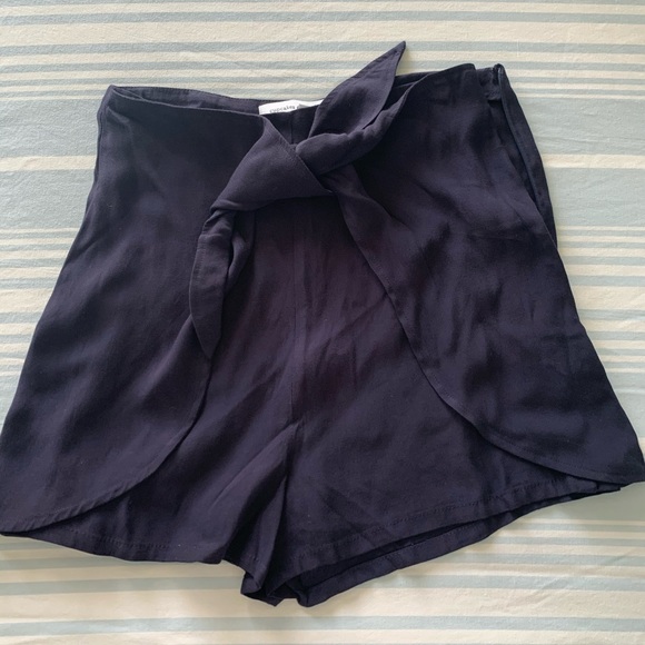 cupcakes & cashmere Pants - Cupcakes and Cashmere Navy Shorts